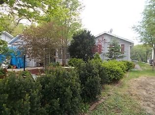 1111 S 10th St, Keithsburg, IL 61442