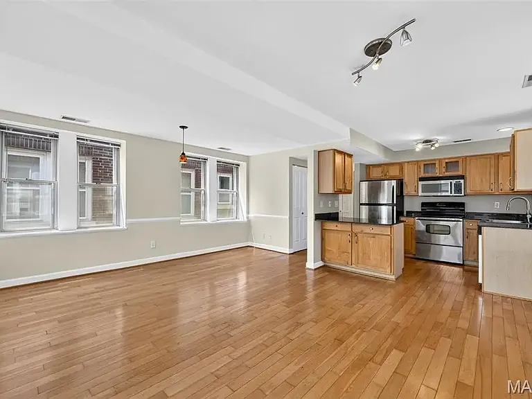 5360 Pershing Ave #6C — Photo 1