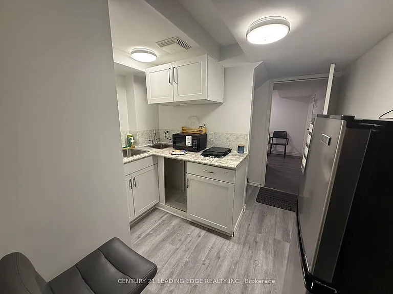 47 Kirkland Pl #LOWER — Photo 2