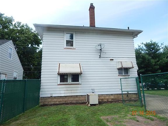 3rd image of 745 Vogel Ave NE