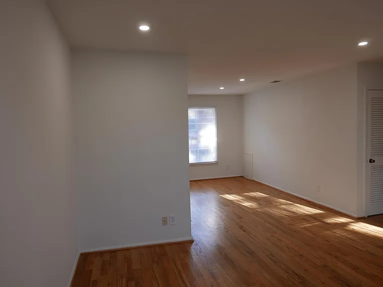 Entry to Living Room w/ view of Dining Area
