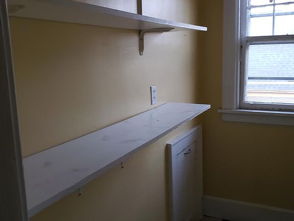 4th image of 407 Potomac Ave #3