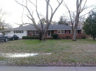 121 Meadowbrook Dr, Jackson, TN 38301