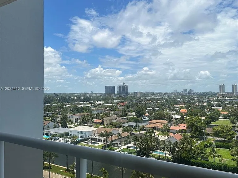 3640 Yacht Club Dr #1403 — Photo 2