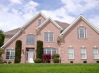 3004 Fallbrook Dr, Coraopolis, PA 15108