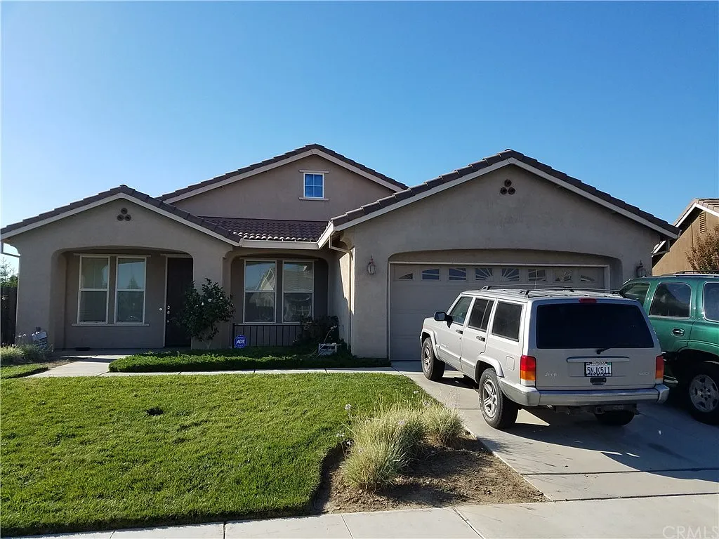 2088 Lime Ave photo 1