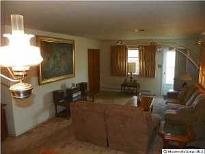 2nd image of 220 Port Royal Dr