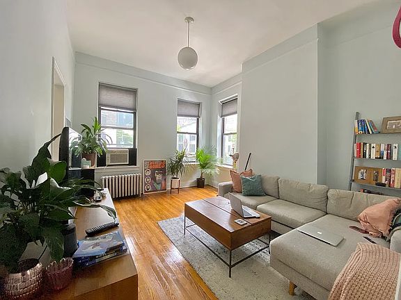 2nd image of 401 W 44th St APT 3