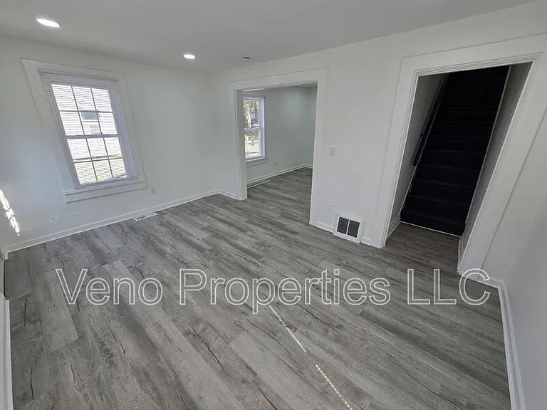 133 Bay St #A — Photo 11