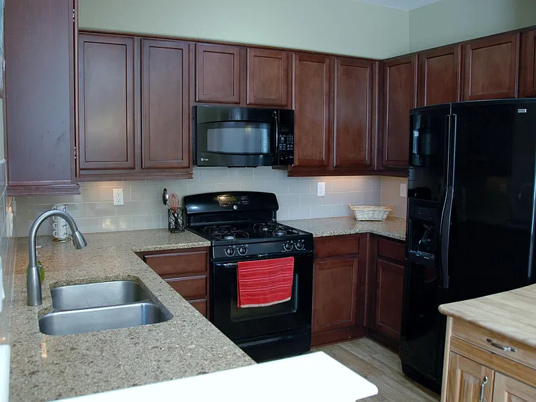 404 Casper Dr — Photo 4