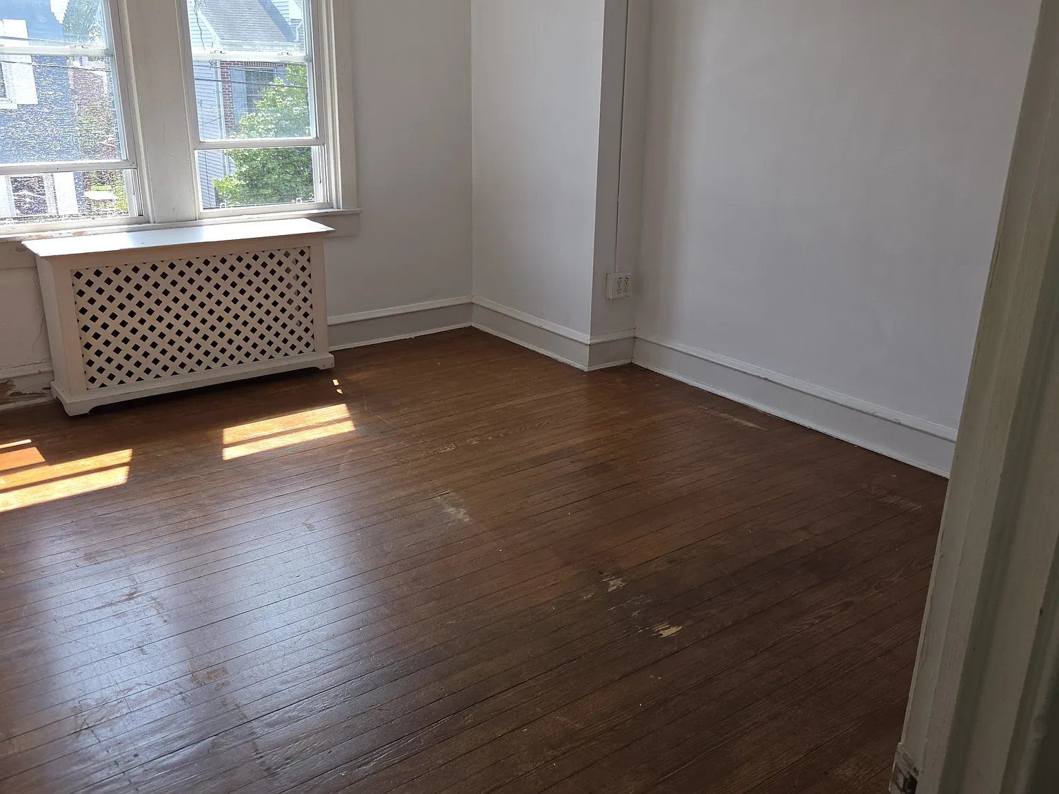 3 bed, 1.5 bath, 1200 sqft, $2,150 — Photo 3