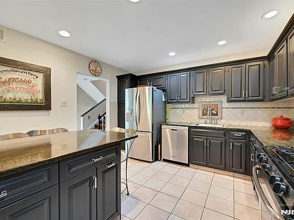 3rd image of 211 Yorktowne Ct #211F