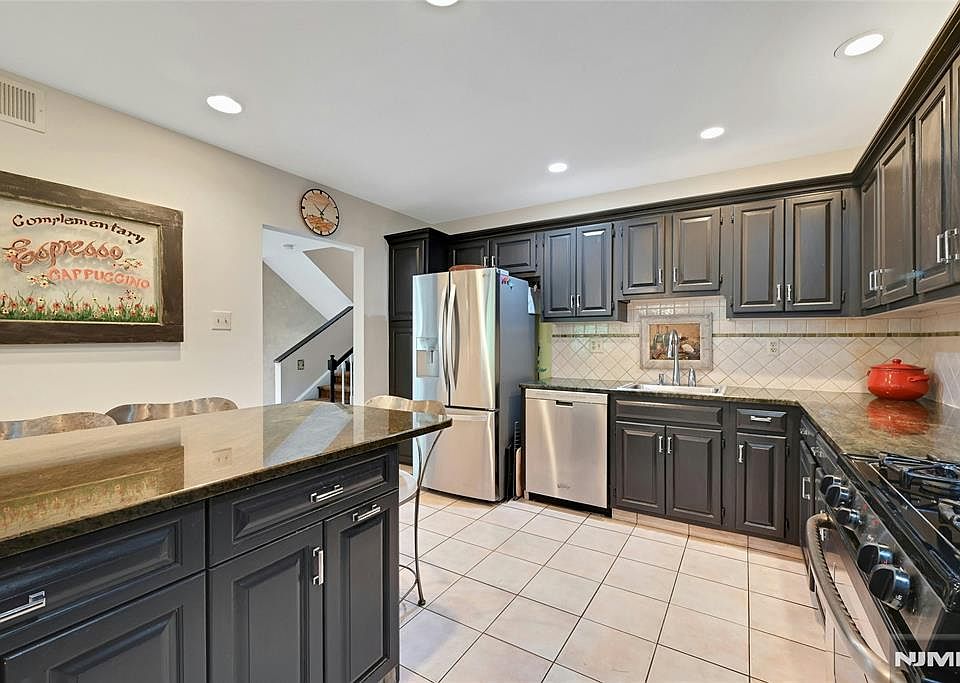 211 Yorktowne Ct #211F, Township Of Washington, NJ 07676 | Zillow