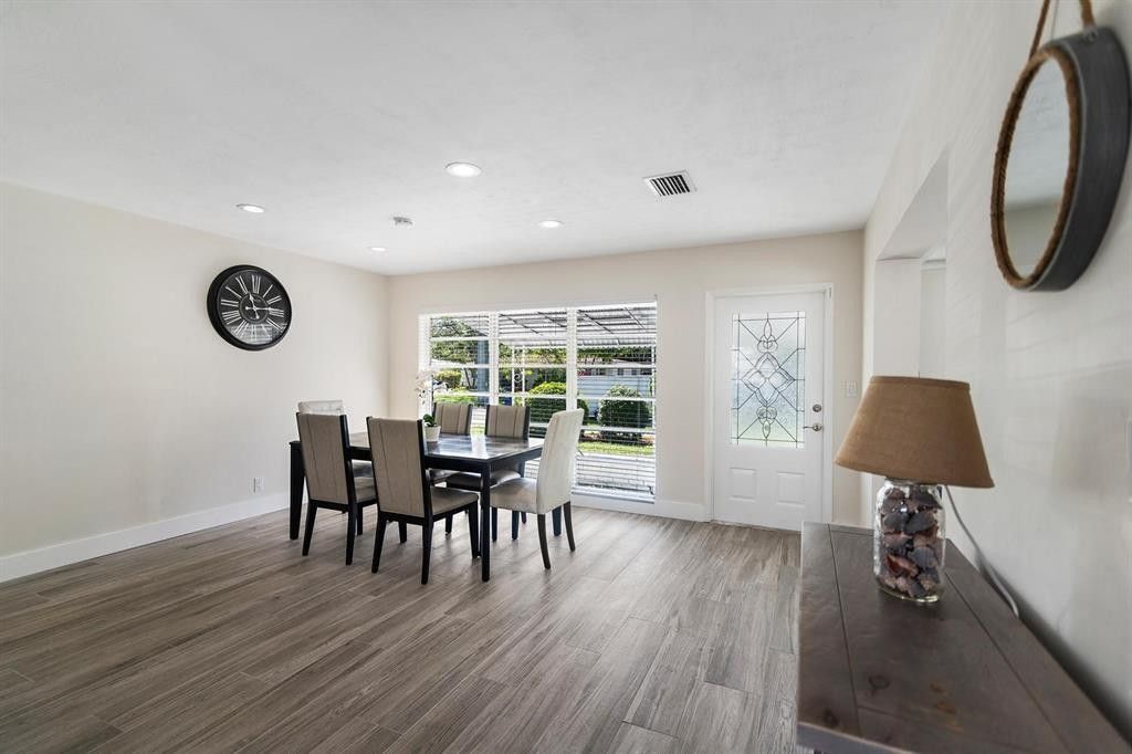 2501 NE 12TH Street, photo 8