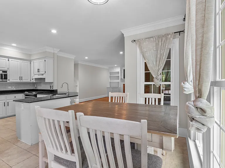 101 Hollingwood Dr — Photo 10