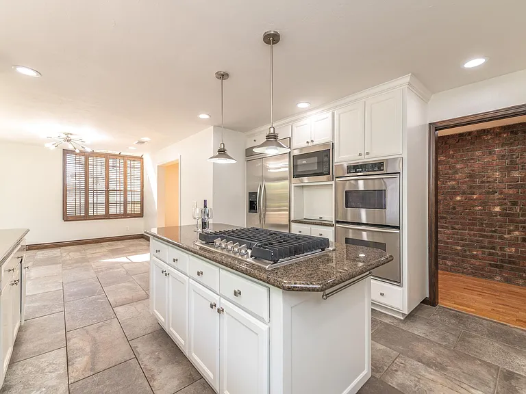 24692 Kings Rd — Photo 32