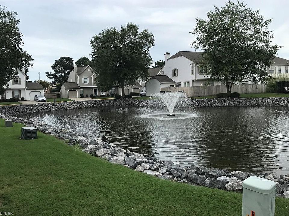FOUNTAIN VIEW FROM BACK OF CONDO.