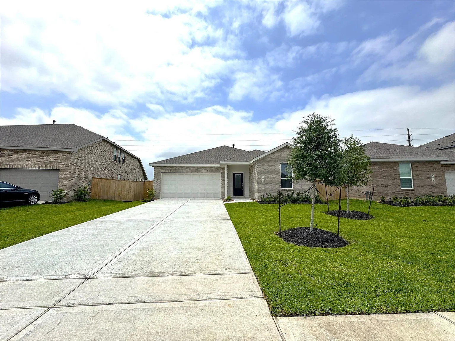 3 bed, 2.0 bath, 1949 sqft, $2,350 — Photo 3