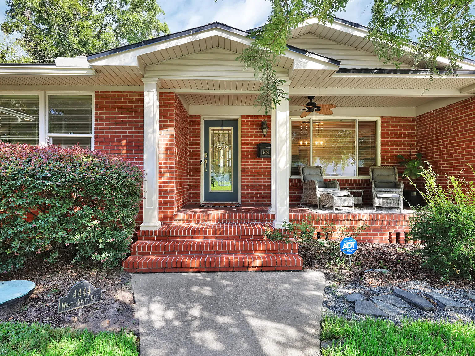 3 bed, 2694 sqft, $3,400 — Photo 1