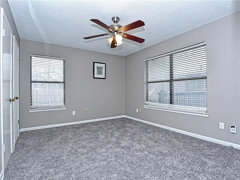 904 Walter St — Photo 10