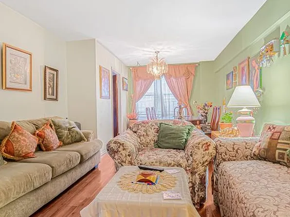 47-37 45th St #6B, Woodside, NY 11377