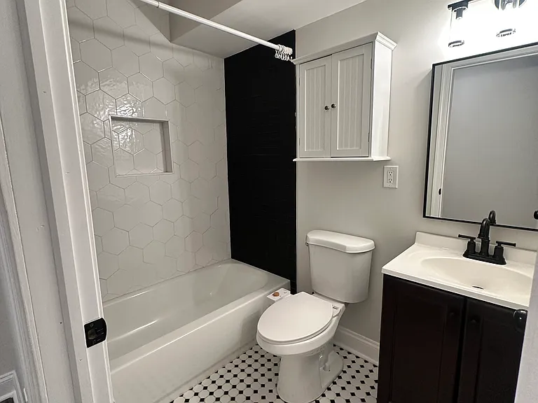 646 S Curley St — Photo 23