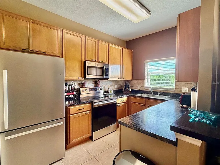 1720 Retreat View Cir — Photo 10