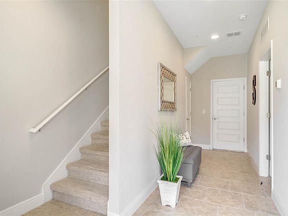 3rd image of 2517 Lobelia Dr
