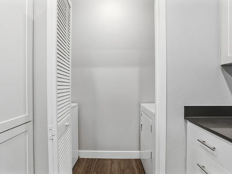 Tesoro Apartments — Photo 53