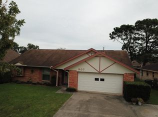 907 S 23rd St, Nederland, TX 77627