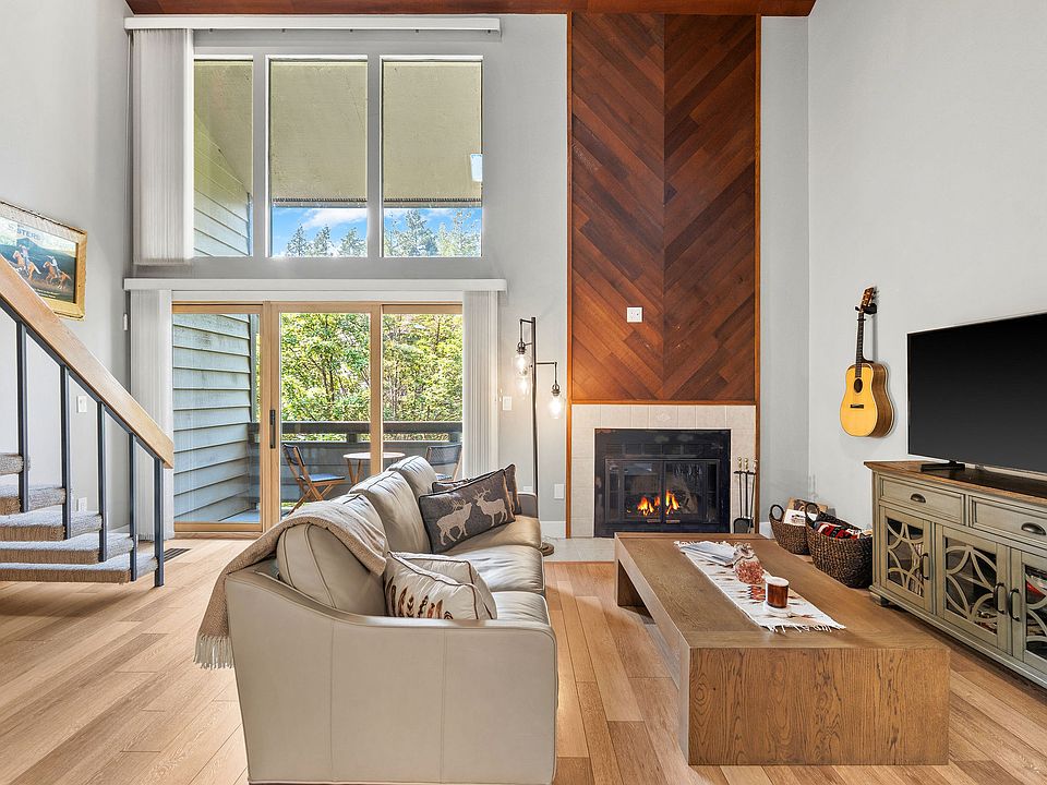 1st image of 270 Bridge St #303