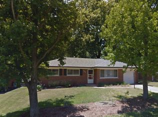 8639 Villa Crest Dr, Saint Louis, MO 63126
