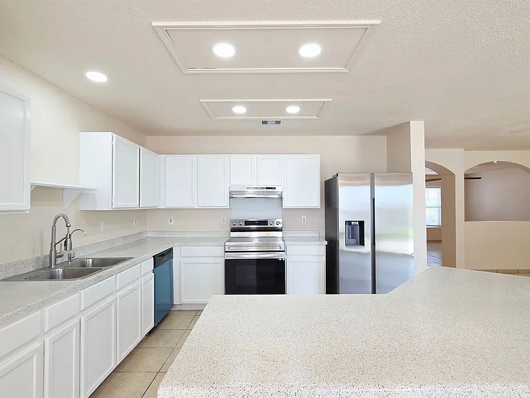 402 Empresario Dr — Photo 10