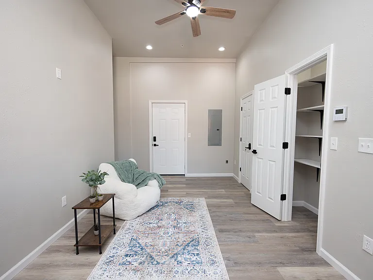 201 E Grand Ave #3 — Photo 8
