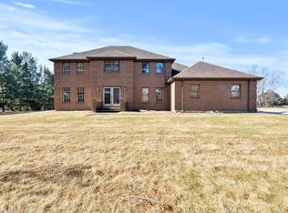 5N600 Courcival Ln, Wayne, IL 60184