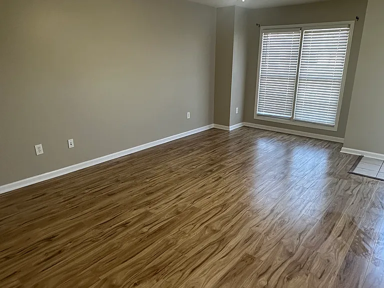 1057 Alexander Hamilton Ln — Photo 2