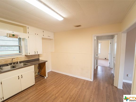 5th image of 254 Dupont Dr