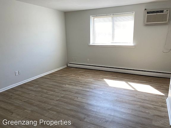 4th image of 142 Montgomery Ave Unit B1