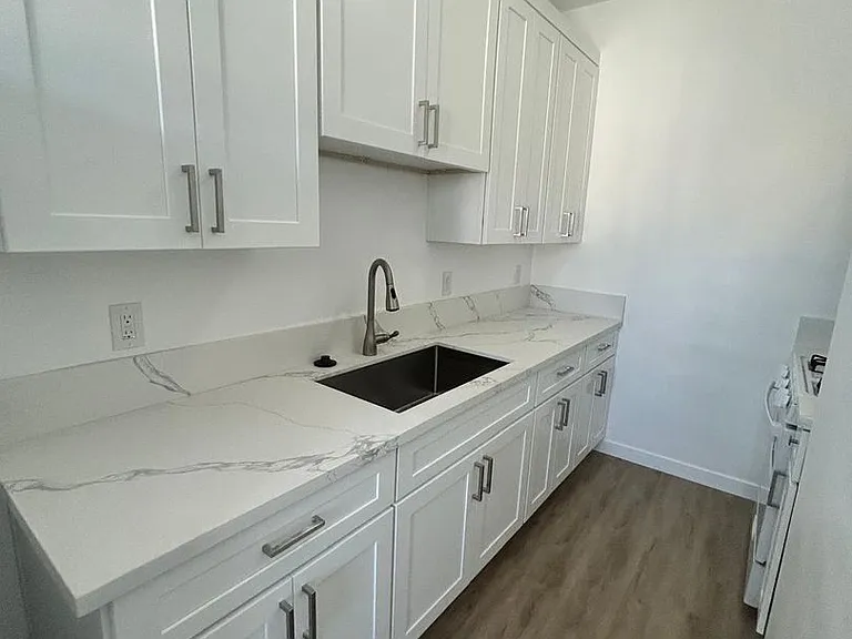 2256 Cambridge St — Photo 10