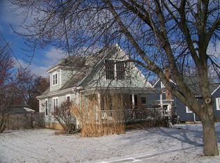 927 Marvel Ave, Woodstock, IL 60098