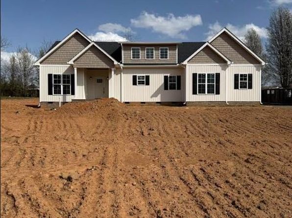 124 Broken Arrow Dr, Ararat, NC 27007
