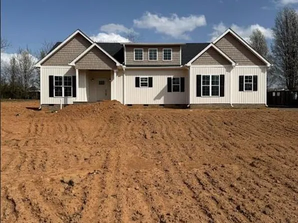 124 Broken Arrow Dr, Ararat, NC 27007