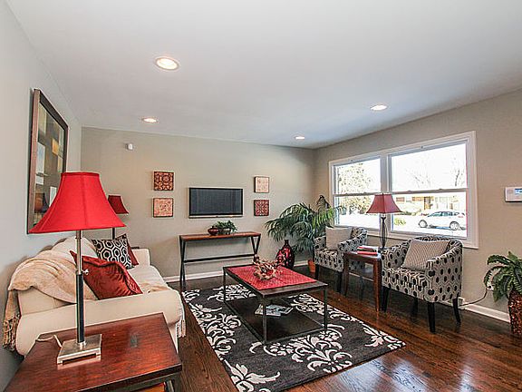 3rd image of 15706 Woodlawn East Ave