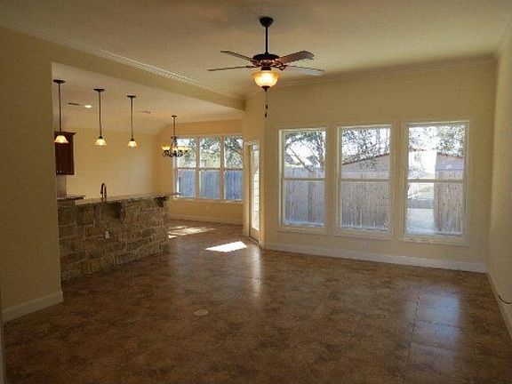 2nd image of 109 Lakeway Ct