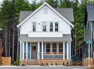 433 E Compass St, Pacific Beach, WA 98571