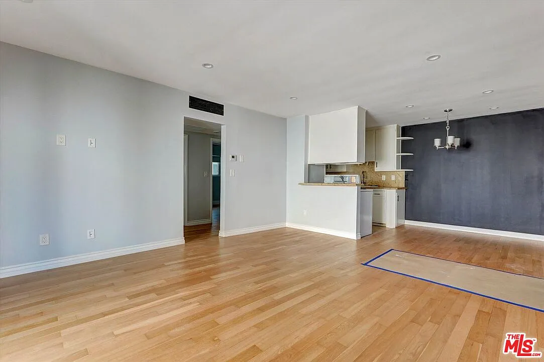 2 bed, 1.0 bath, 781 sqft, $2,700 — Photo 3