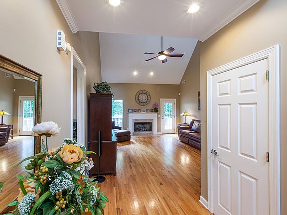 2nd image of 818 Windy Hill Dr