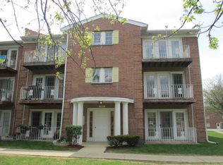 668 Quincy Bridge Ln APT 202, Glenview, IL 60025