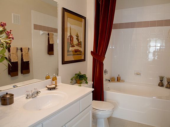 3rd image of 101 Stratford St #121