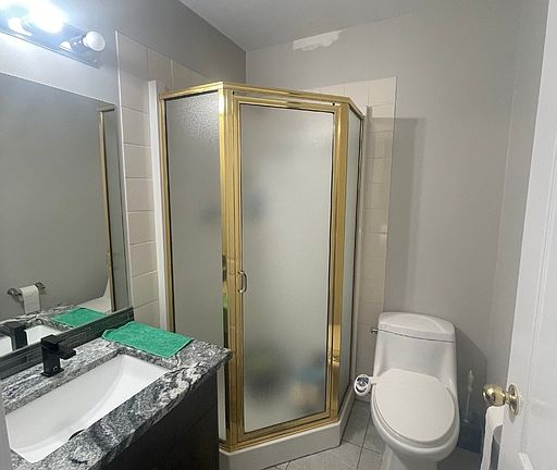 5th image of 1050 James Cres NW
